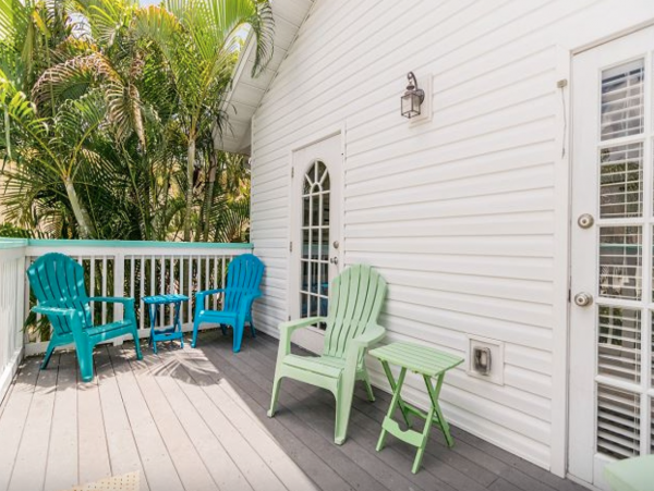 Newly remodeled 3 bed private pool Anna Maria Cottage STEPS TO THE BEACH!